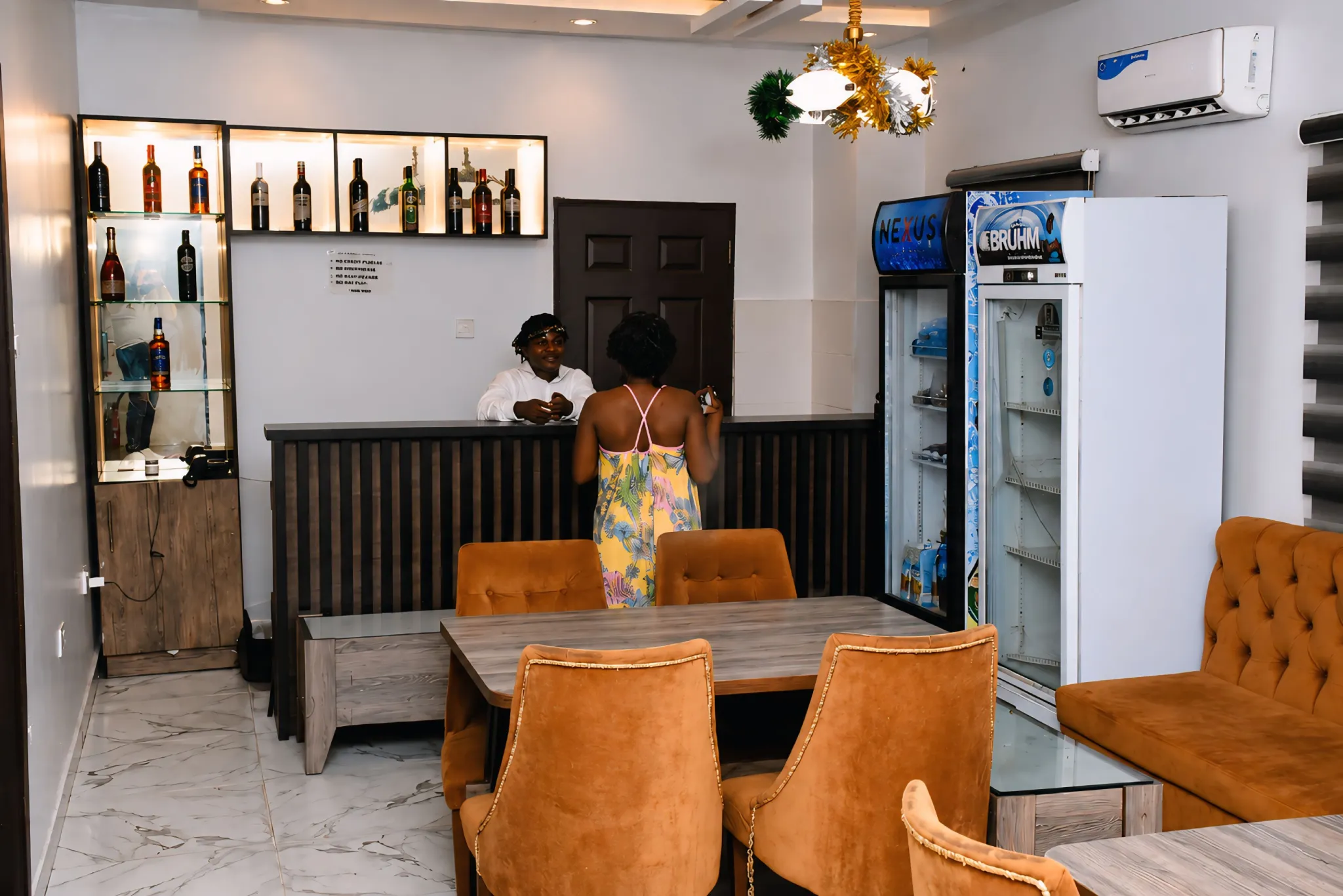 Lounge & Bar